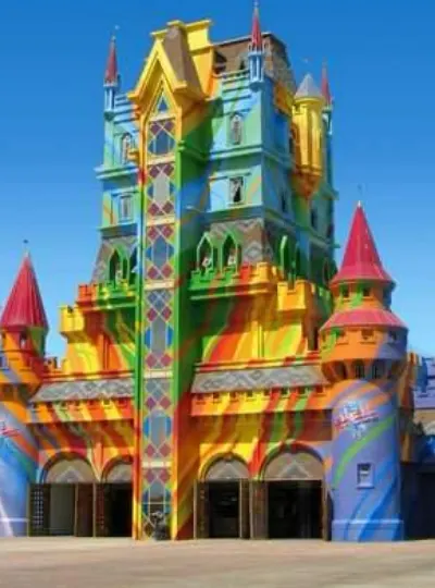 Castelo colorido do parque Beto Carrero World