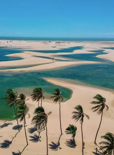 Dunas e lagoas dos Lençóis Maranhenses vistas do alto